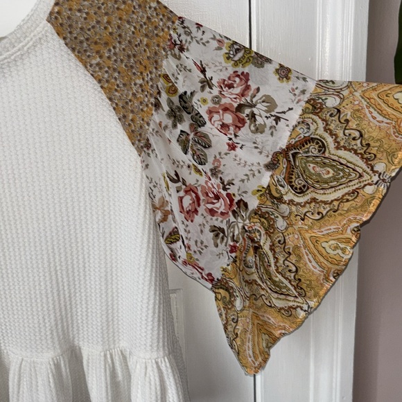 UMGEE OVERSIZED WAFFLE KNIT PEPLUM WITH SHEER FLORAL  SLEEVES - Picture 5 of 9